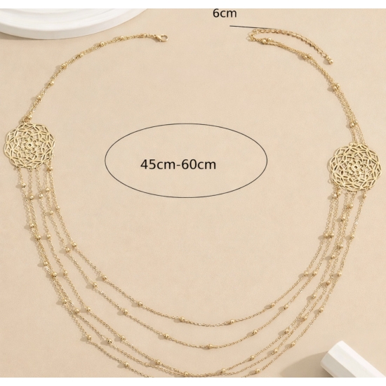 Subtelny, wielorzędowy naszyjnik w złotym kolorze z ażurowymi elementami.